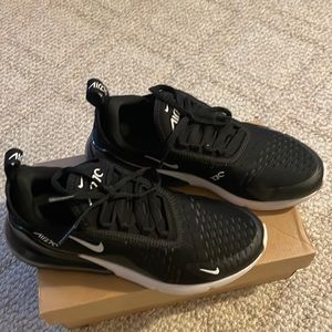 Nike 270’s women’s running sneakers 🔥